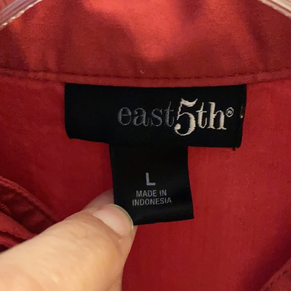 East 5th button up top with fabric rose design L - Picture 5 of 12